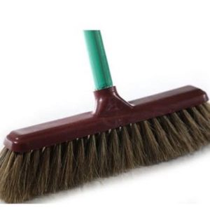 VASSOURA DE PELO ANIMAL 30CM em Pinhalzinho SP