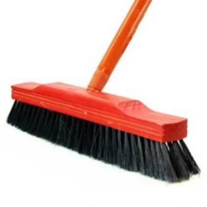 VASSOURA DE PELO SINTÉTICO 40 CM em Pinhalzinho SP